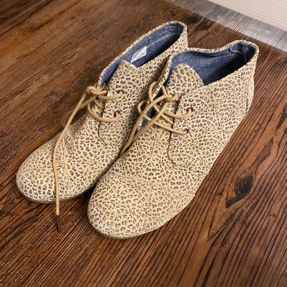 TOMS cheetah print wedge booties size 10